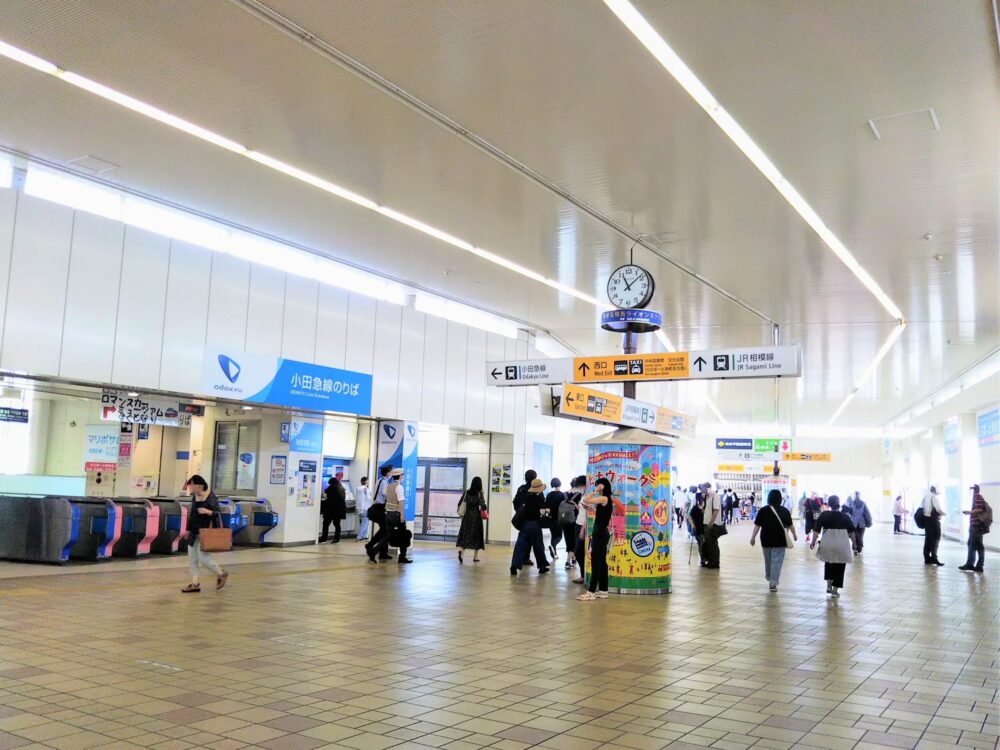 小田急線　海老名駅の西口改札周辺